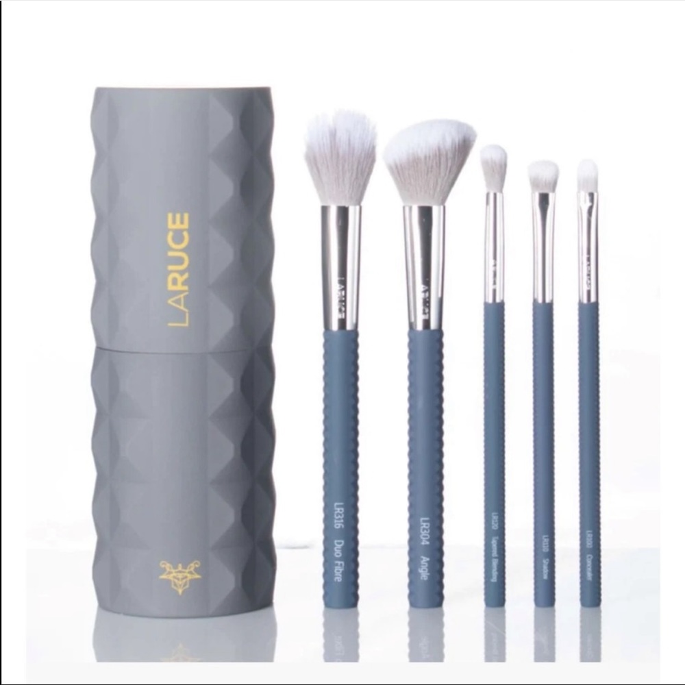 Laruce brush set